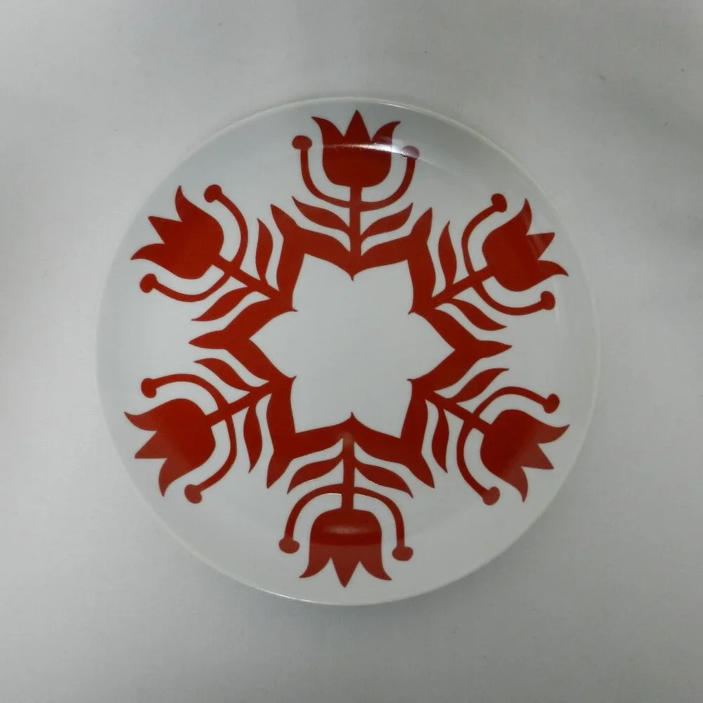 Kate Forrester for Crate & Barrel Christmas Nordic Snowflake Plate 8